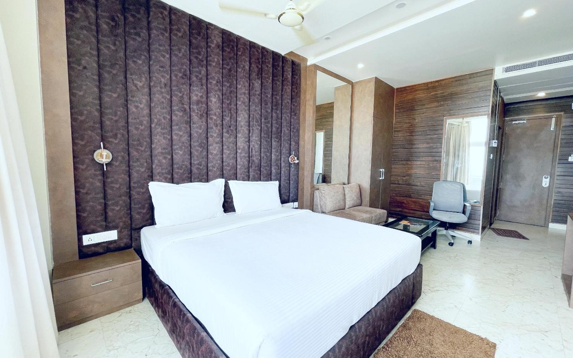 A Luxury Hotel - T - B - Suite Near Sea Beach And Temple - Fully Air Conditioned Hotel At Prime Location - Beach Front And Near Temple - Hygiene & Spacious Room - With Wifi- Restaurant- Lift- And- Parking - Best Hotel In 푸리 외부 사진